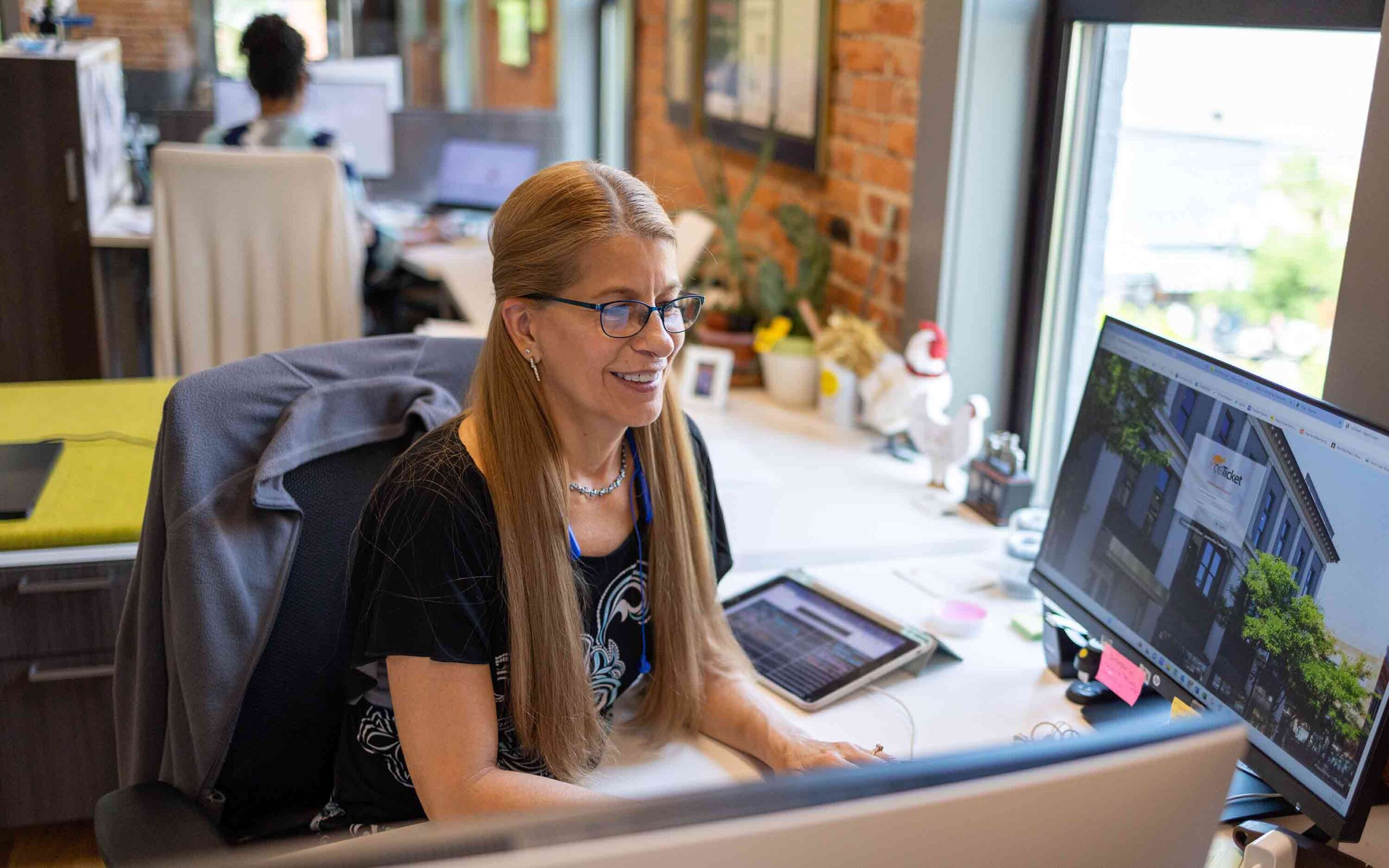 Businessperson working at an office desk on opening a franchise.